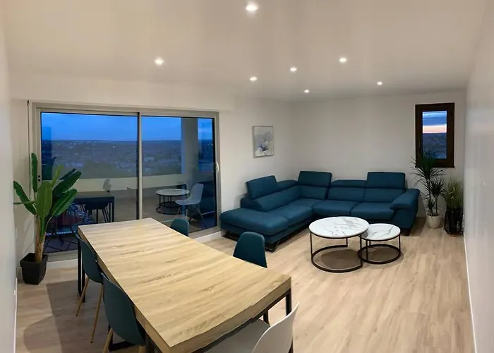 Appartement Refait A Neuf Avec Vue Sur La Ville