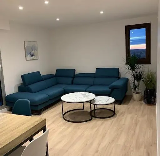 Appartement Refait A Neuf Avec Vue Sur La Ville